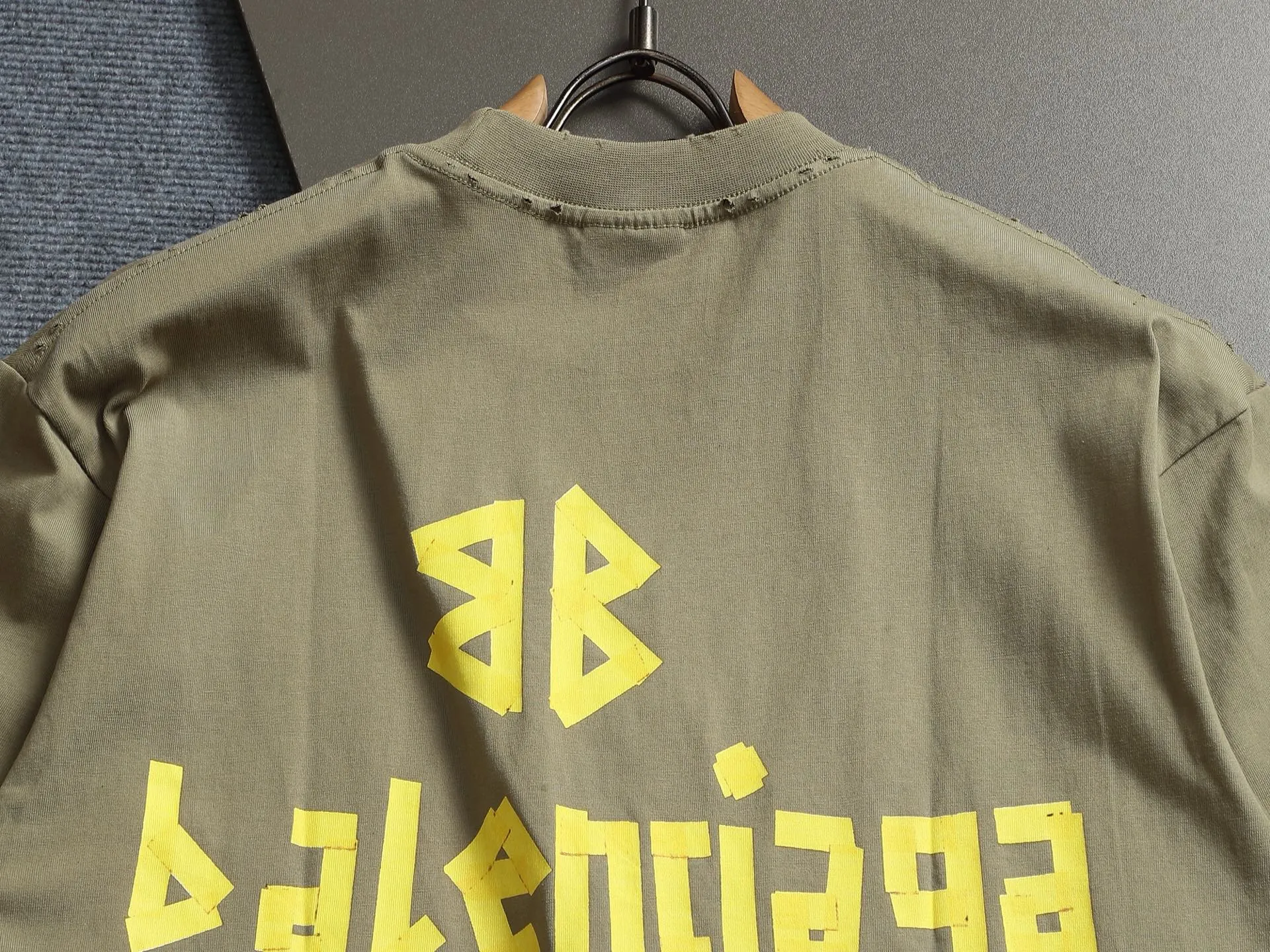 BALENCIAGA 2026 Logo ， Retro Same Style T 320 Versatile : Black Gray Khaki Size：XS S M L